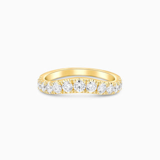 Seamless Chevron Band in 18K Yellow Gold and Diamonds